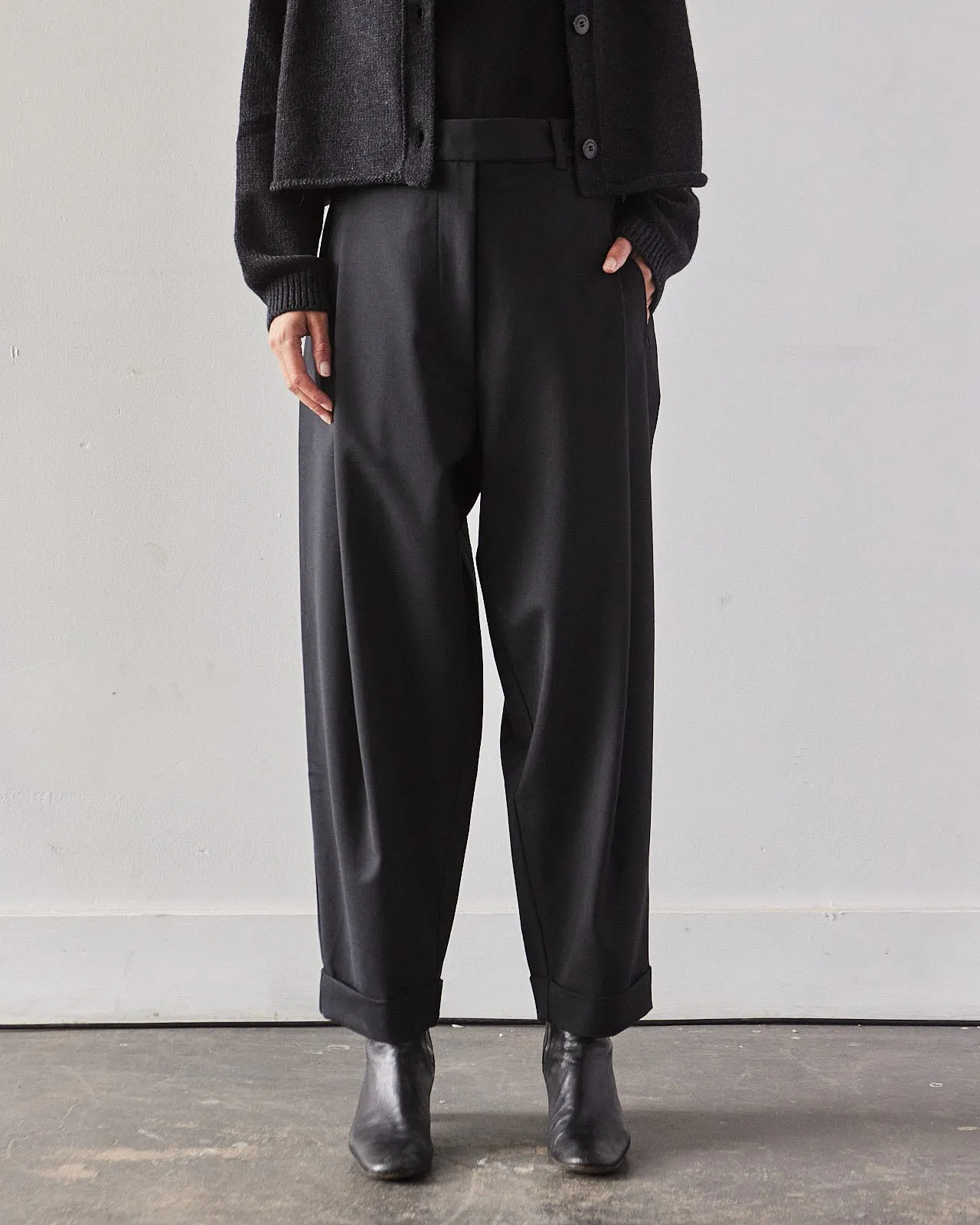 Cordera Tailoring Carrot Pants, Black