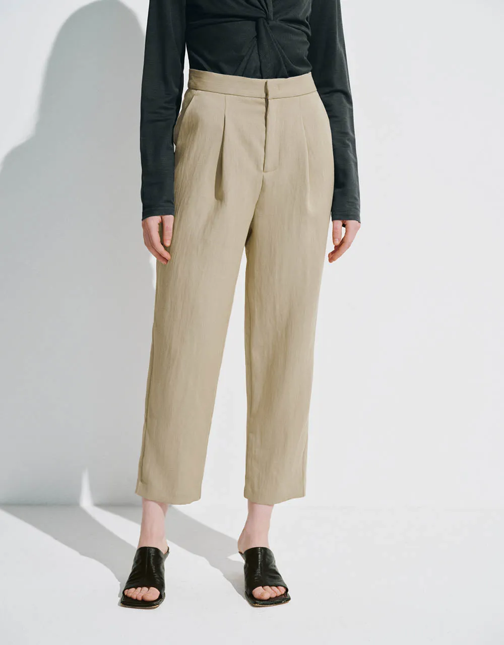 Cropped Carrot Fit Pants