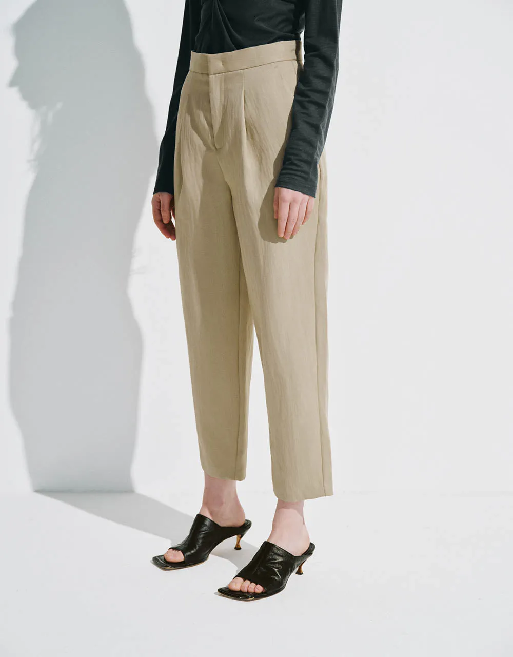 Cropped Carrot Fit Pants