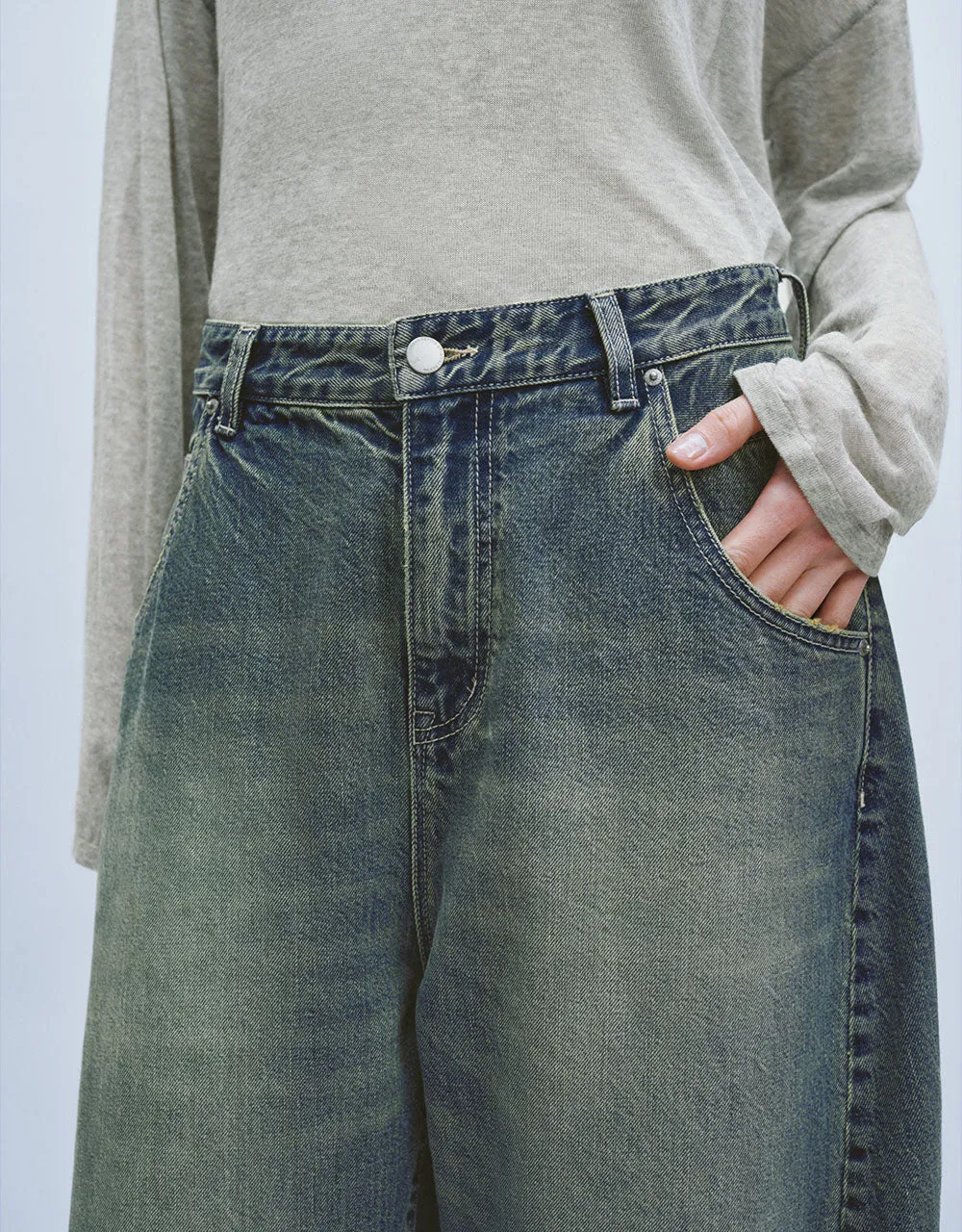 Distressed Carrot Fit Jeans