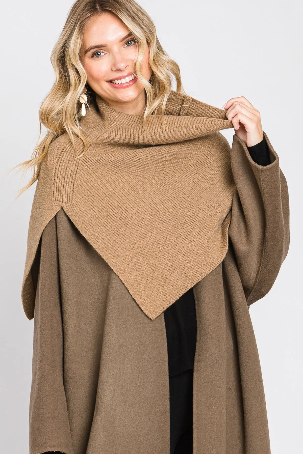 KNIT ELEGANT TURTLENECK SLIT SHAWL