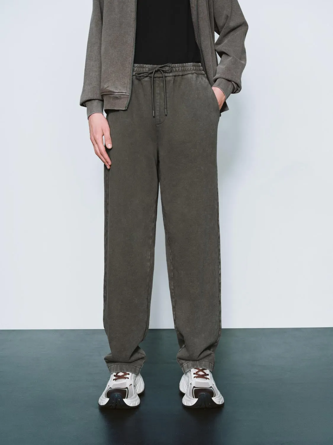 Loose Drawstring Carrot Fit Pants