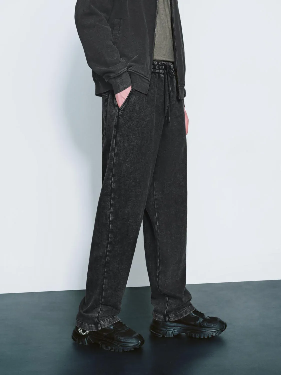 Loose Drawstring Carrot Fit Pants