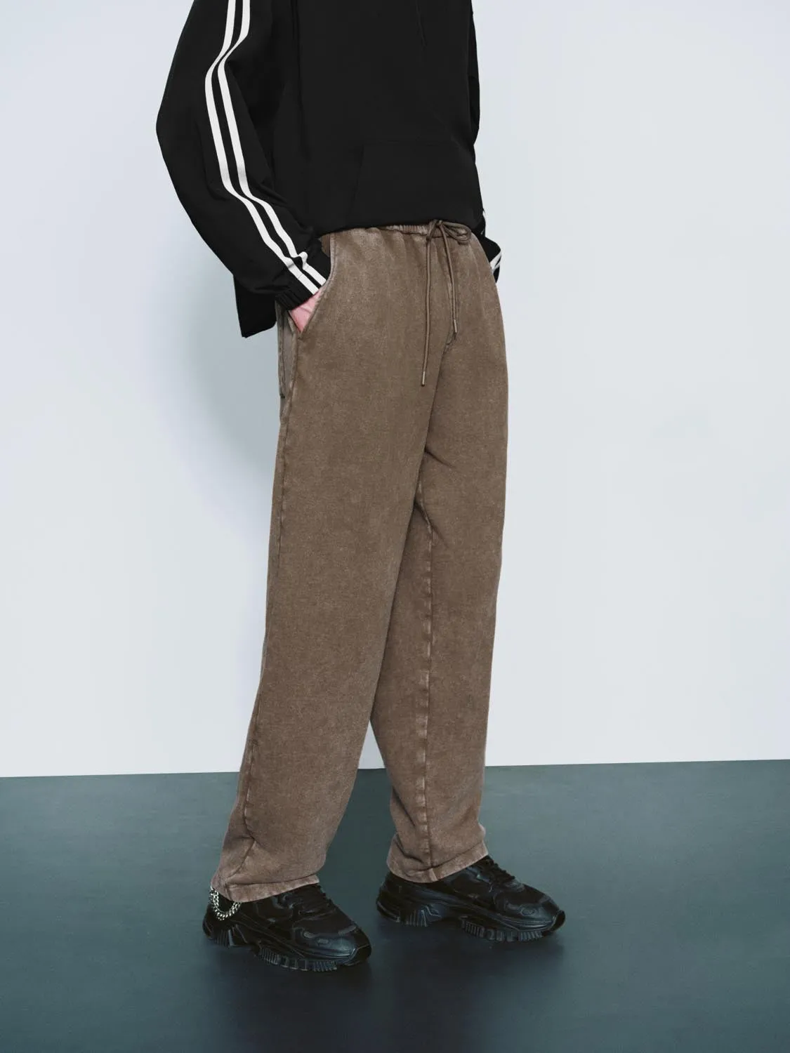 Loose Drawstring Carrot Fit Pants