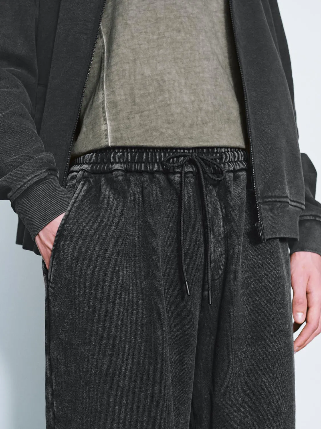 Loose Drawstring Carrot Fit Pants