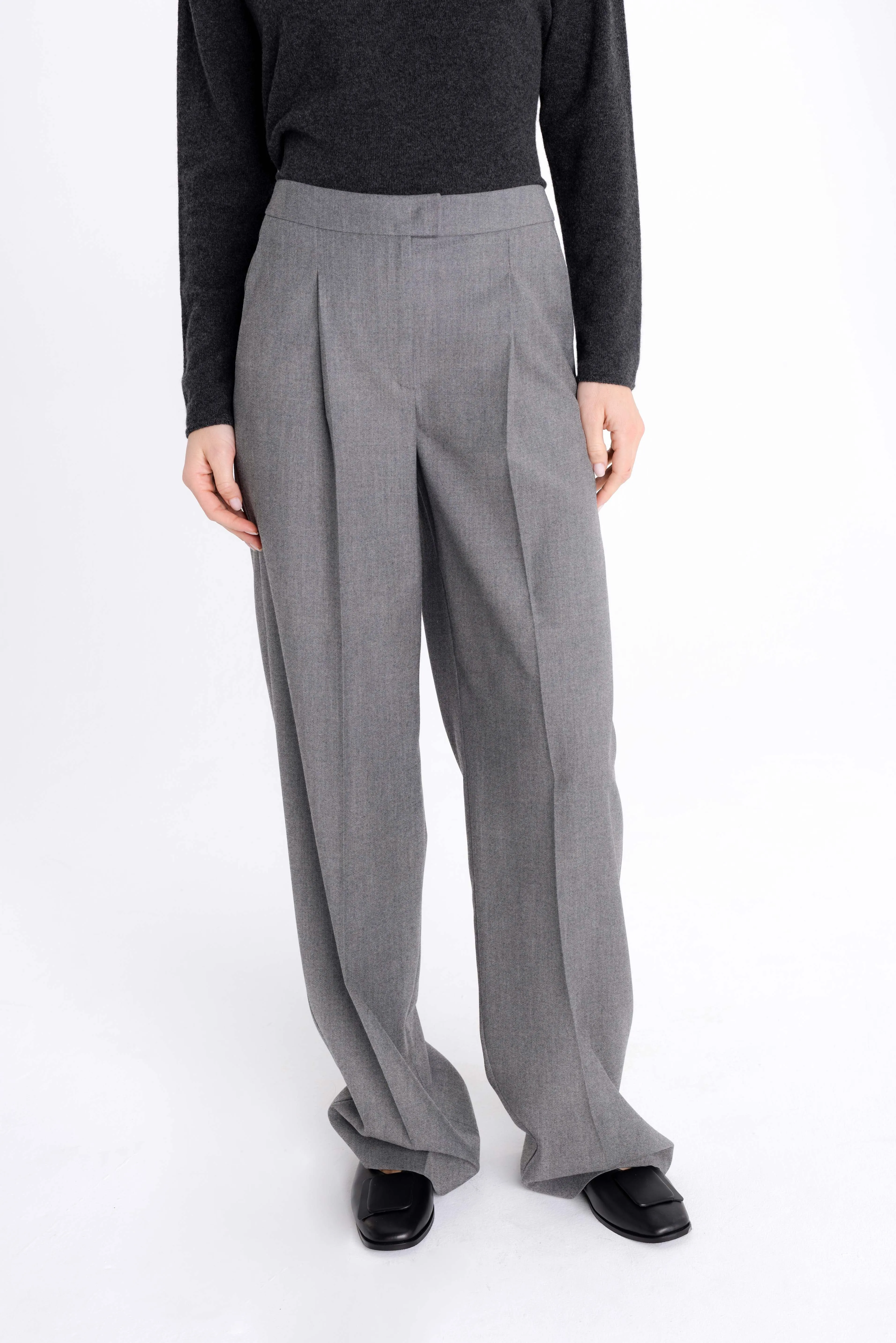 WIDE-LEG LIGHT GREY TROUSERS